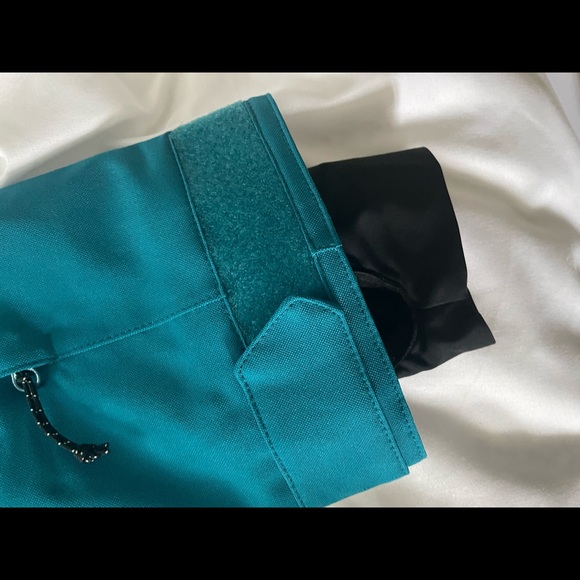 Winter jacket, perfect for skiing/snowboarding, never worn, receive it last week - Picture 8 of 8